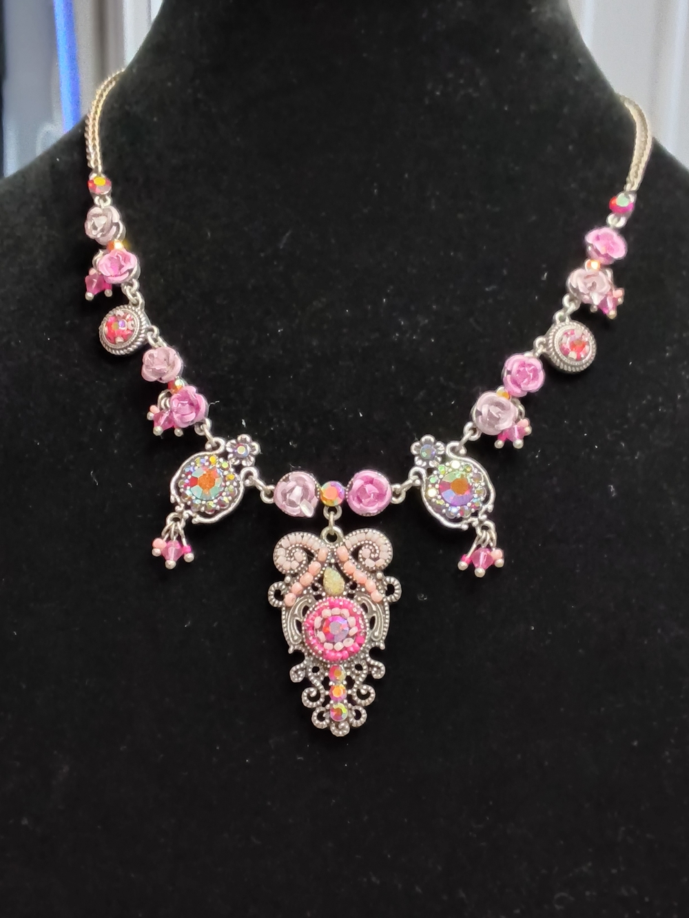Elegant Pink Floral Pendant Necklace - Women Jewelry